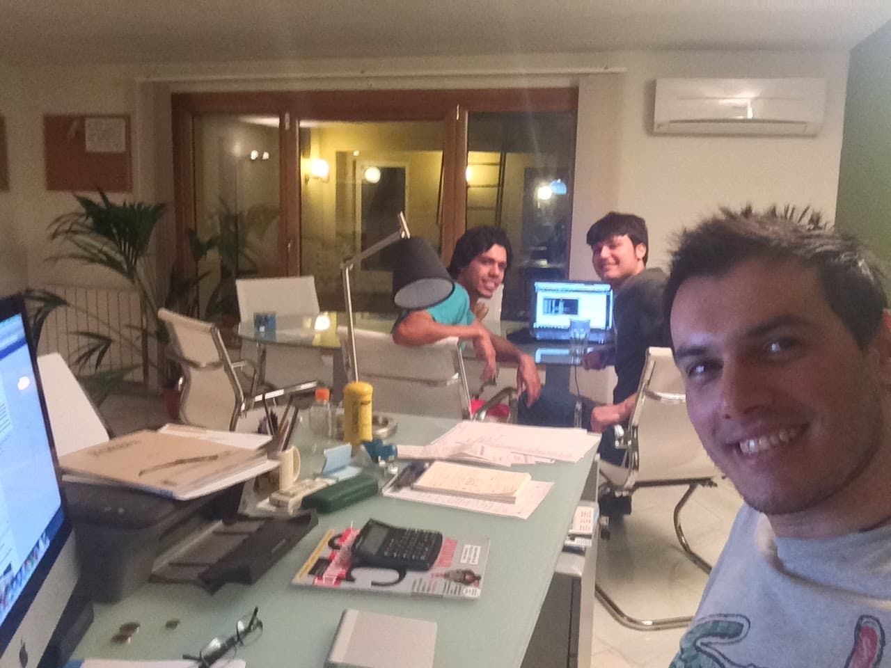 Elias Medeiros em ambiente de trabalho