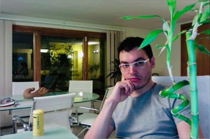 Elias Medeiros em ambiente de trabalho