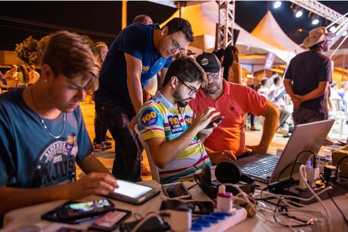 Elias Medeiros em ambiente de empreendedorismo e tecnologia — 4